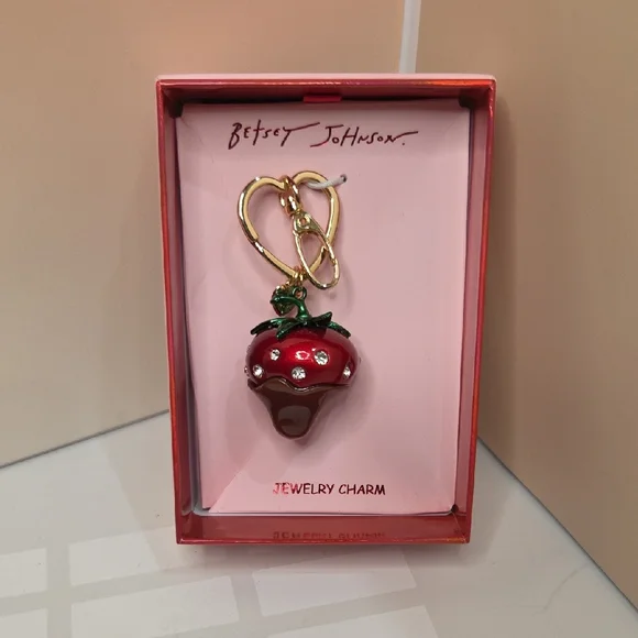 ❤️🔹️Betsey Johnson🔹️ Red Strawberry Dipped In Chocolate Jewelry Charm Keychain - Picture 2 of 4